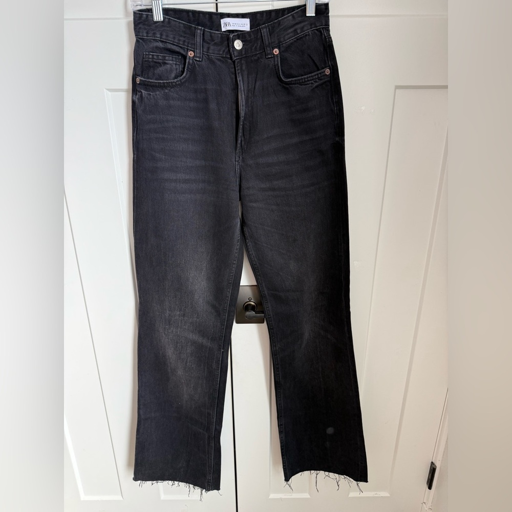 Worn once Zara Black Women Straight Jeans with raw hem. Size 4. Like New!